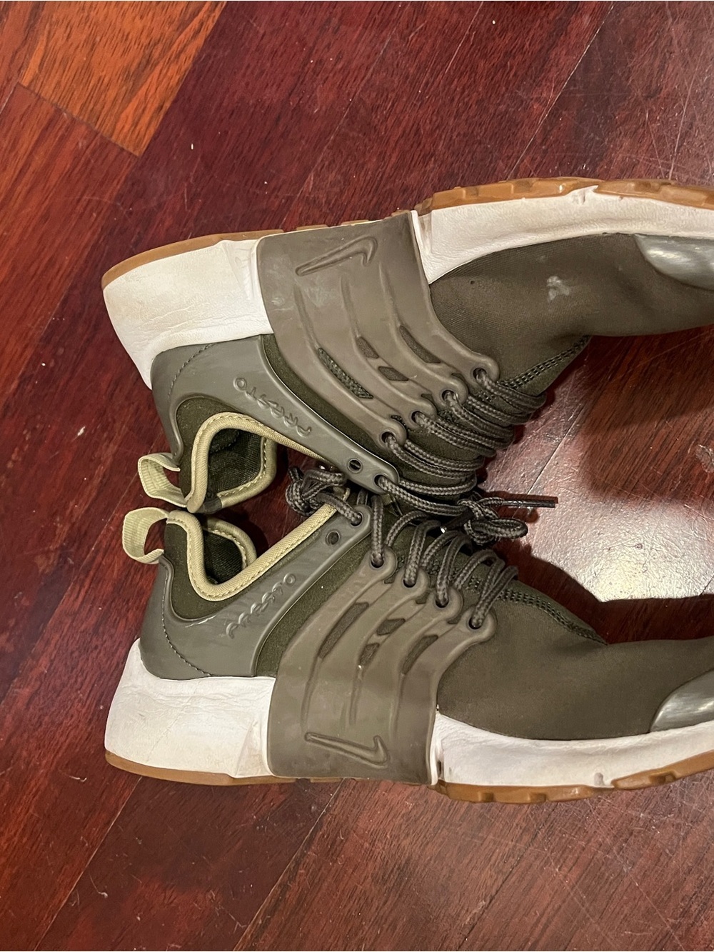 Nike Olive Green Gum Sole Presto - Picture 4 of 6